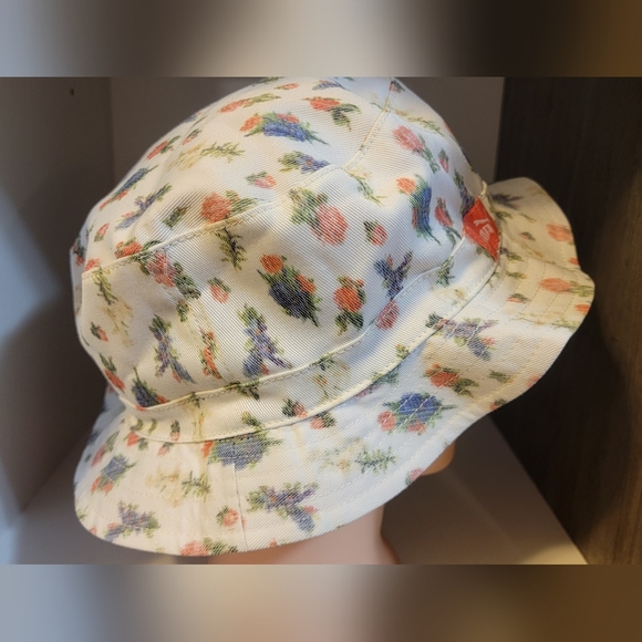 BNWT Puma Reversible Bucket Hat - Picture 2 of 10